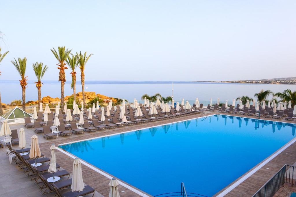 Queens Bay Hotel